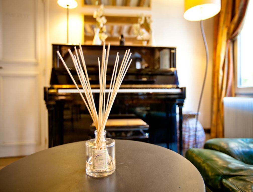 Hotel De La Tulipe ปารีส ภายนอก รูปภาพ