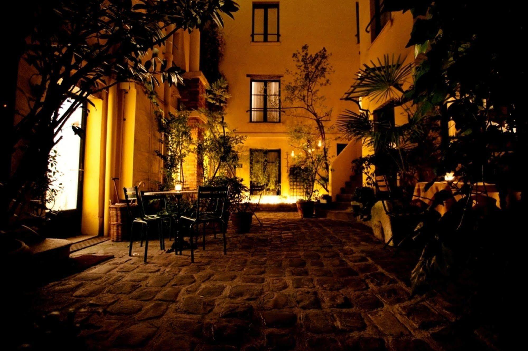 Hotel De La Tulipe ปารีส ภายนอก รูปภาพ