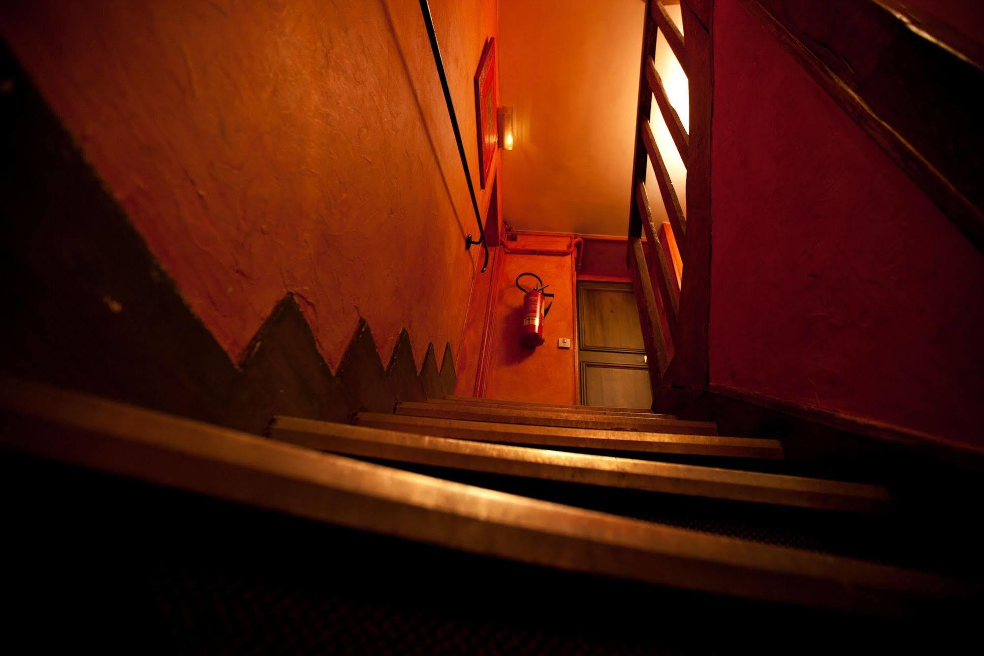 Hotel De La Tulipe ปารีส ภายนอก รูปภาพ
